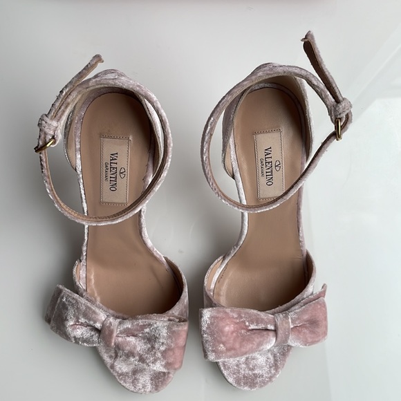 Valentino Garavani Pink Velvet Bow High Heel Sandals in Size 37.5! - Picture 8 of 11